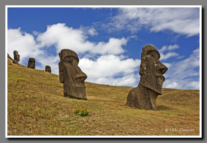 36_SC_Moais_von_Rano_Raraku_1569